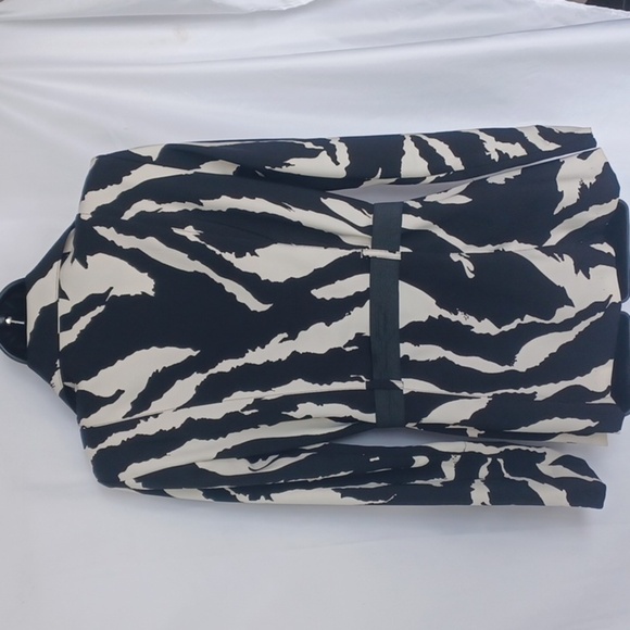 Wrapper jacket Jr sz M, black & cream, belted - Picture 5 of 7